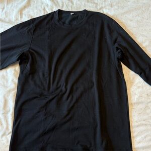 Uniqlo Men's Long Sleeve Tee in Black
